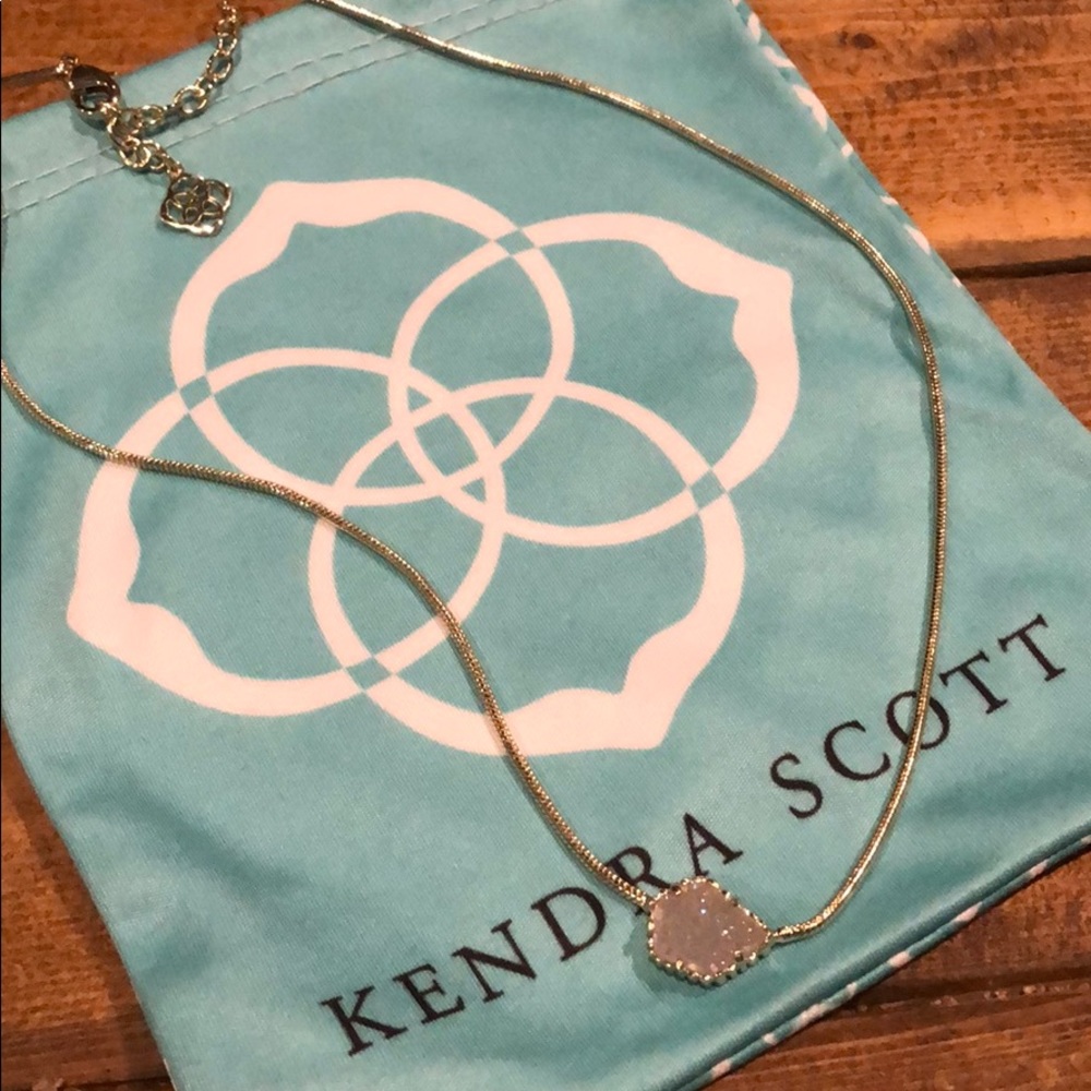 Kendra Scott necklace